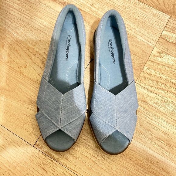 SHOES - Picture 2 of 3